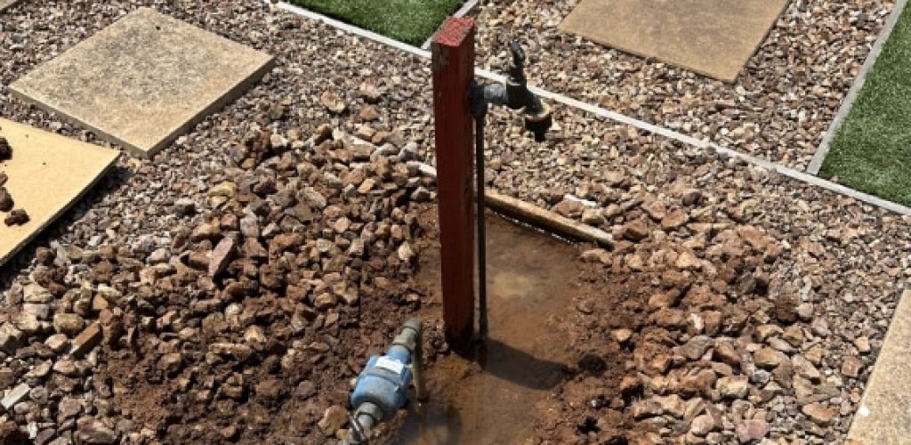Rapid Emergency 24/7 General Plumbing Photo burst and leaking pipe in tap